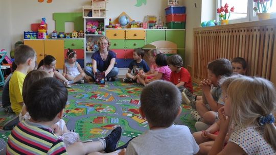 Słoneczna Kraina czyta dzieciom