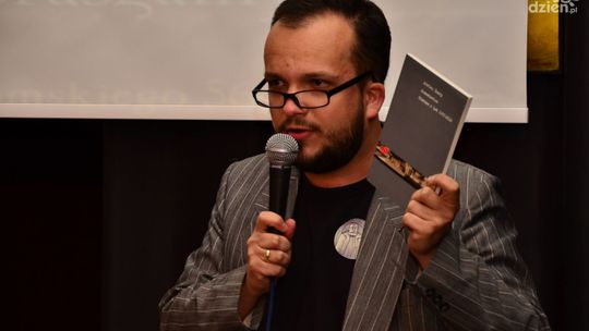 Słowo, Muzyka i Obraz w „Łaźni”