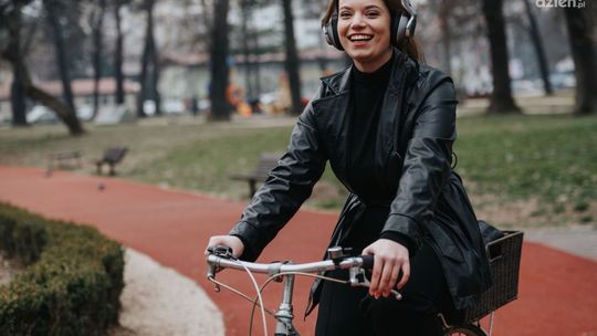 Słuchawki do biegania, siłowni i na rower: jak wybrać idealny model?