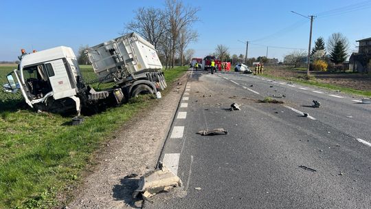 Śmiertelny wypadek pod Radomiem. Nie żyje jedna osoba. Droga Krajowa nr 9 zablokowana