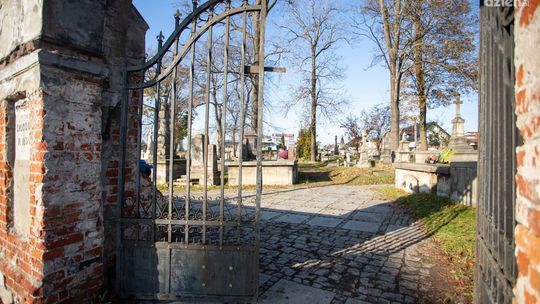 Spacerkiem po mieście. Cmentarz ewangelicko-augsburski