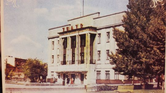 Spacerkiem po mieście: Dom Robotniczy, teatr