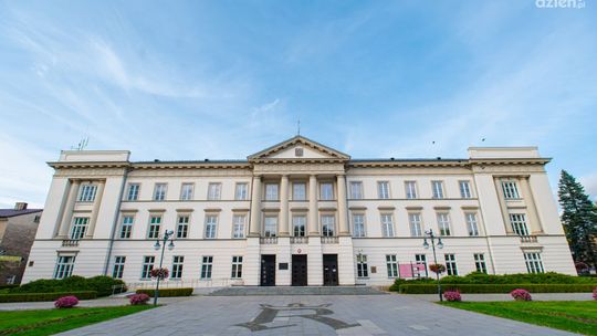 Spacerkiem po mieście: Gmach Komisji Województwa Sandomierskiego Spacerkiem po mieście: Gmach Komisji Województwa Sandomierskiego