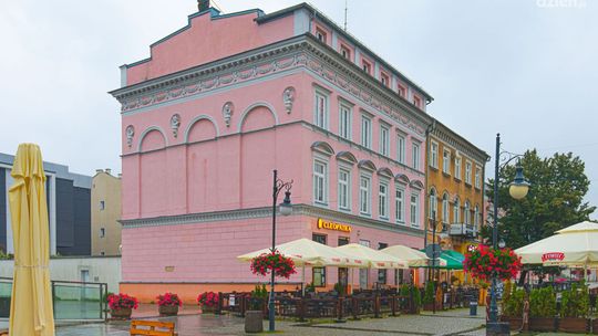 Spacerkiem po mieście. Kamienica Podworskich, zwana "narodówką"