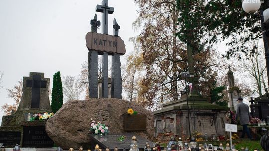 Spacerkiem po mieście: Pomnik Katyński Spacerkiem po mieście: Pomnik Katyński