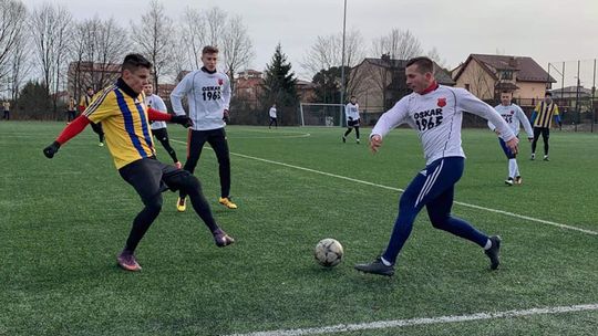 Sparingi. Wysokie porażki Energii, pięć goli Oskara