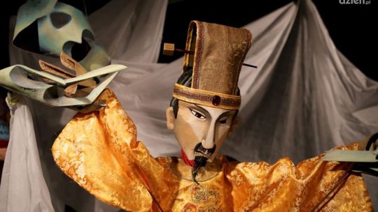 Spektakl dla dzieci "Słowik" w teatrze