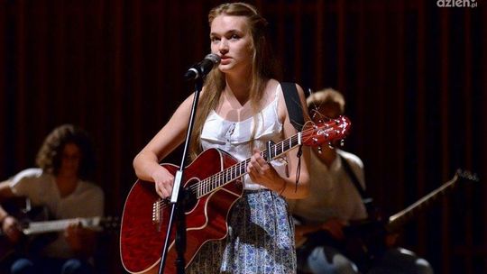 Śpiew, pantomima i pokaz mody na Muzycznych fontannach