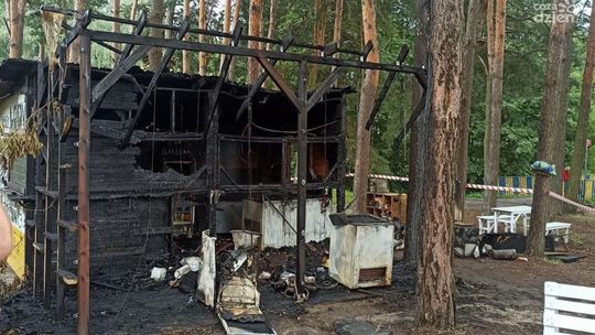 Spłonął lokal Hamaky nad zalewem w Siczkach. Jest zbiórka na jego odbudowę