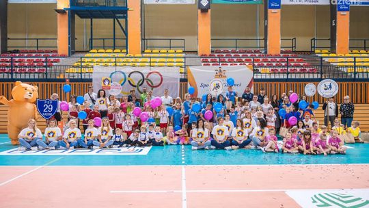 Sportowi Giganci w hali MOSiR Sportowi Giganci w hali MOSiR