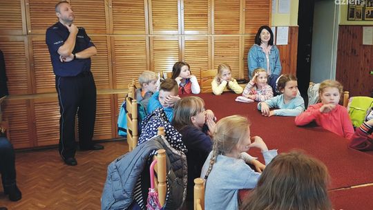 Spotkali się z dziećmi promując bezpieczeństwo