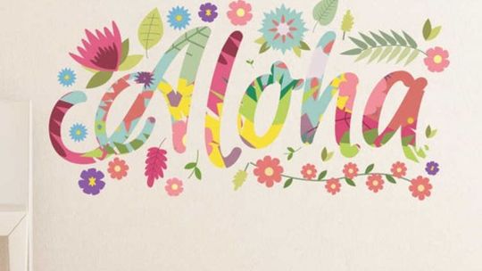 Sprawdź jakie korzyści daje dekorowanie przy pomocy naklejek naściennych