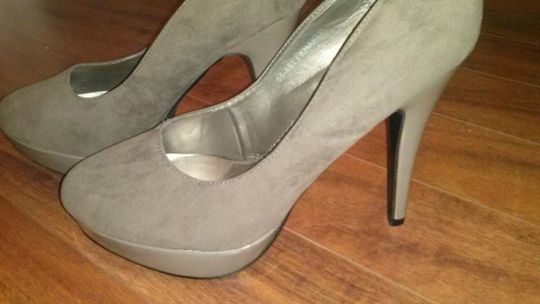 SPRZEDAJE BUTY BO... ZERWAŁ Z NIĄ CHŁOPAK