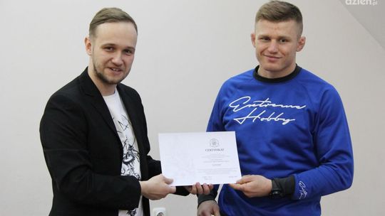 Sprzedaje niebo choć jest sceptykiem