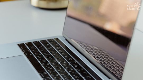 Sprzęt komputerowy dla firm i instytucji z regionu radomskiego — jak małe firmy z Mazowsza i Ziemi Sandomierskiej oszczędzają na infrastrukturze IT bez utraty jakości