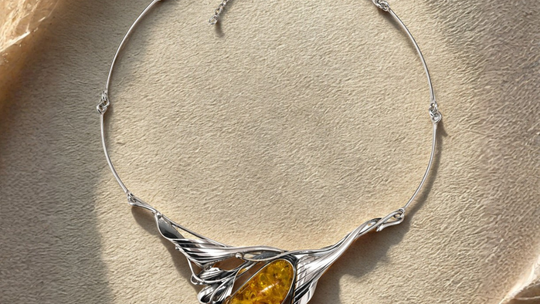 Srebrna biżuteria z bursztynem – naturalne piękno i ponadczasowa elegancja Srebrna biżuteria z bursztynem – naturalne piękno i ponadczasowa elegancja
