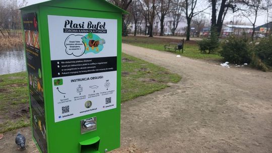 Stanęły karmniki dla ptaków 