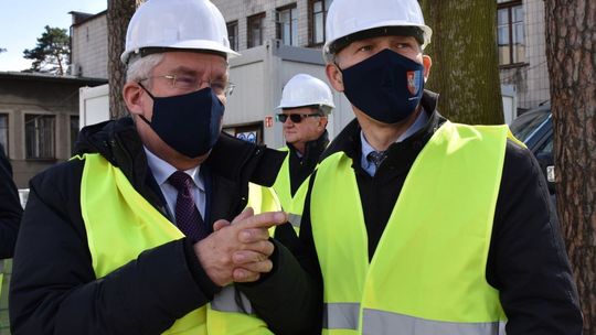 Stanisław Karczewski wizytował teren budowy szpitala w Pionkach
