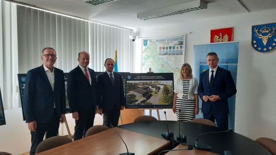 Starosta Krzysztof Wolski rozmawiał o dofinansowaniu budowy szkoły Starosta Krzysztof Wolski rozmawiał o dofinansowaniu budowy szkoły