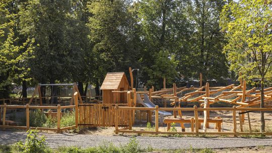 Stary skwer w nowej odsłonie. Trwają prace obok pl. Jagiellońskiego