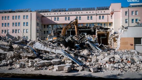 Stary SOR zrównany z ziemią. Trwa wyburzanie 