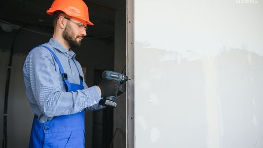 Stawianie ścianek działowych Rigips na poddaszu - klucz do efektywnej adaptacji