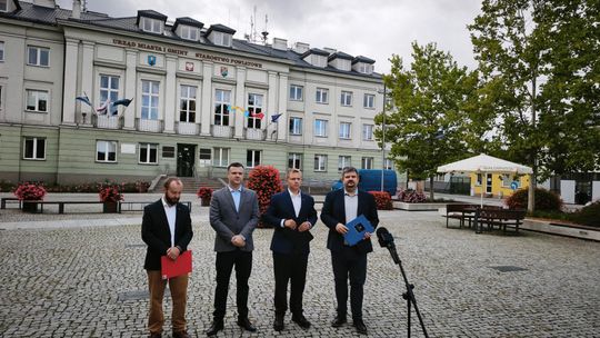 Stepan Bandera honorowym obywatelem miasta. Konfederacja apeluje do władz