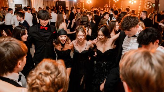 Sto dni do matury. Studniówka VI LO im. Jana Kochanowskiego Sto dni do matury. Studniówka VI LO im. Jana Kochanowskiego