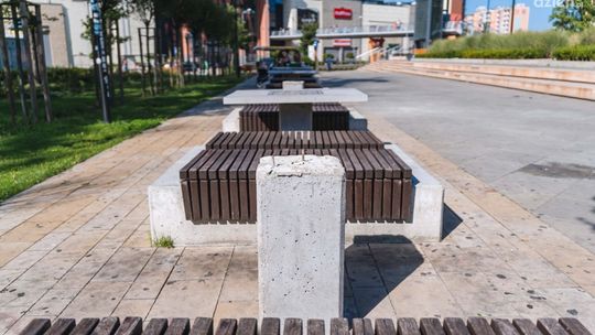 Stoliki szachowe znowu zniszczone