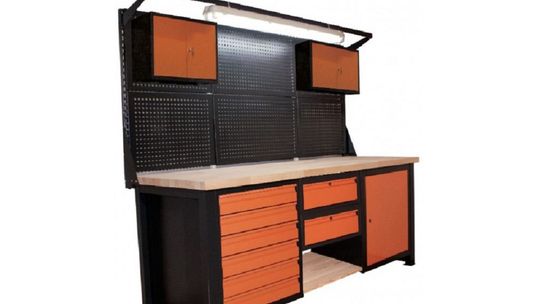 Stoły warsztatowe – jak wybrać najlepszą opcję dla Twojego warsztatu?