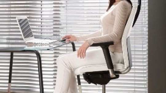 Stosuj ergonomię na bóle kręgosłupa