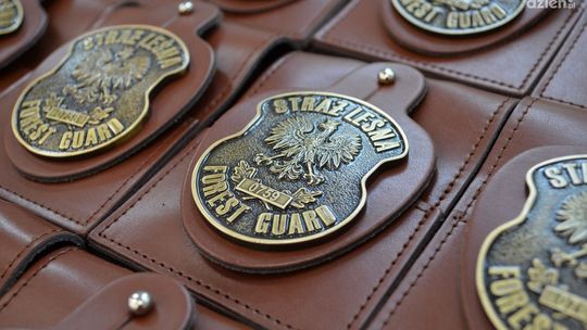 Strażnicy leśni z odznakami