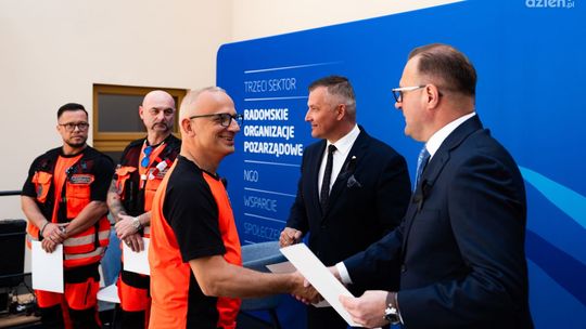 Stu ratowników medycznych ukończyło kurs samoobrony