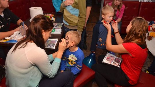 Studenci dzieciom czyli "Dobre Anioły" przekazały prezety