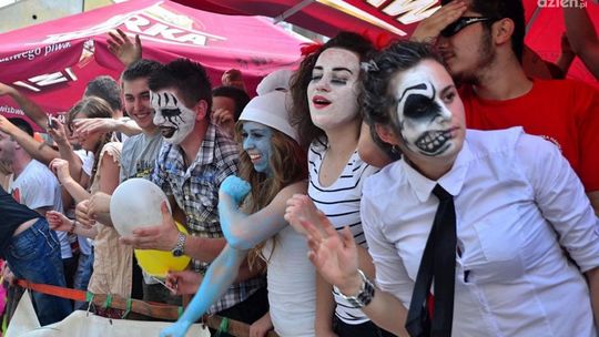 Studenci przejęli władzę nad miastem!