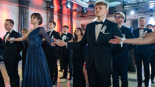 Studniówka III Liceum Ogólnokształcące im. płk. Dionizego Czachowskiego w Radomiu [WIDEO]