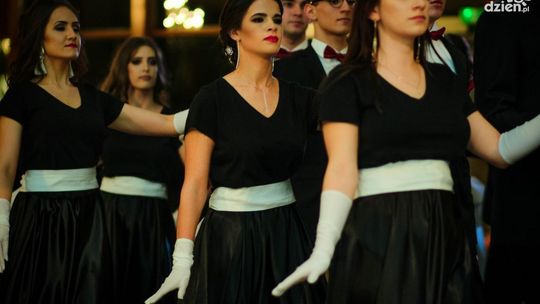 Studniówki 2018. Zobacz, jak tańczyli poloneza w "Czachowskim"