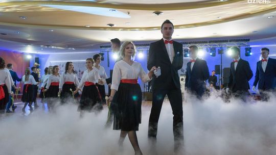 Studniówki 2018. Zobacz, jak tańczyli poloneza w w ZST