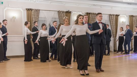 Studniówki 2018. Zobacz poloneza "Ekonomika" [WIDEO]