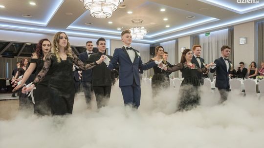 Studniówki 2018. Zobacz poloneza "Plastyka" [WIDEO]