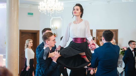 Studniówki 2022: "Baczyński" [wideo, zdjęcia]