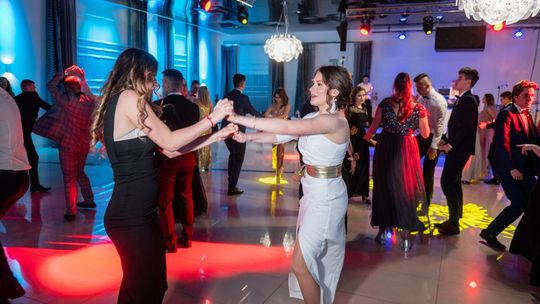 Studniówki 2022: IV Liceum Ogólnokształcące im. dra Tytusa Chałubińskiego w Radomiu