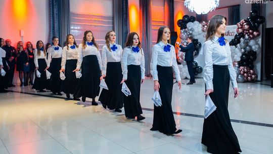 Studniówki 2023. II Liceum Ogólnokształcące im. Marii Konopnickiej w Radomiu [WIDEO]