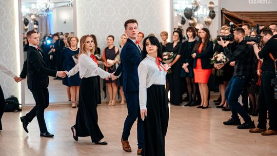 Studniówki 2023: XI LO im. Stanisława Staszica w Radomiu [WIDEO]