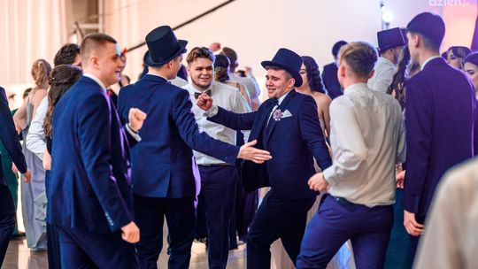 Studniówki 2023: ZSP im. Staszica w Białobrzegach [WIDEO]