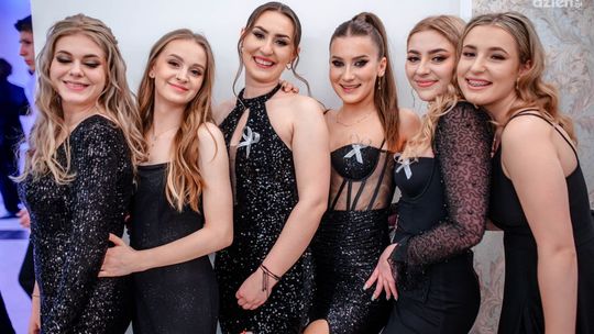 Studniówki 2024: V LO z Oddziałami Dwujęzycznymi im. Romualda Traugutta w Radomiu [WIDEO]