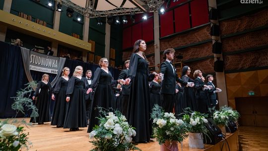 Studniówki 2024. Zespół Szkół Muzycznych im. Oskara Kolberga [WIDEO]