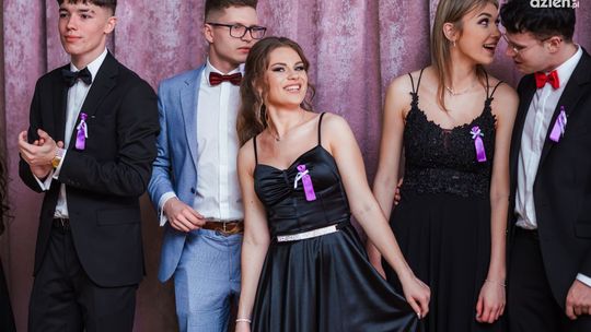Studniówki 2024: Zespół Szkół nr 1 im. Jana Pawła II w Przysusze [WIDEO]
