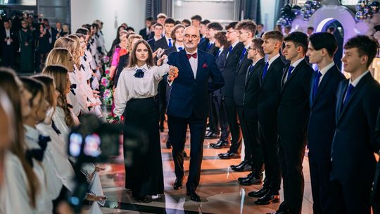 Studniówki 2025: II Liceum Ogólnokształcące im. Marii Konopnickiej w Radomiu [FOTO/WIDEO]