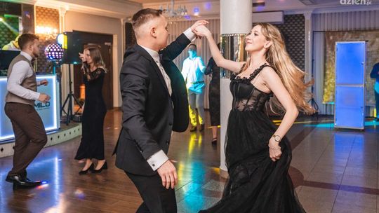 Studniówki 2025. Zespół Szkół Drzewnych i Leśnych im. Jana Kochanowskiego w Garbatce-Letnisku [FOTO/WIDEO]